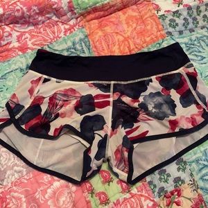 Lulu Lemon Speed Up Shorts size 4